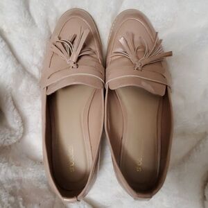 Sophisticated tan/pink stitch heel loafer